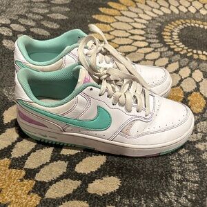 Nike Gamma Force women’s sneakers